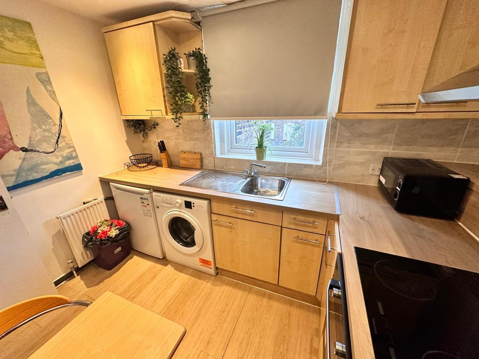 Bright Studio In Central *